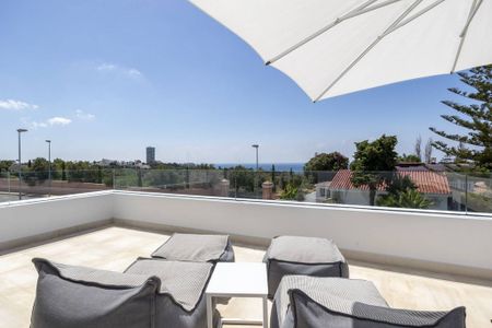 4 bedroom luxury Villa for rent in Marbella Del Este, Spain - Photo 4