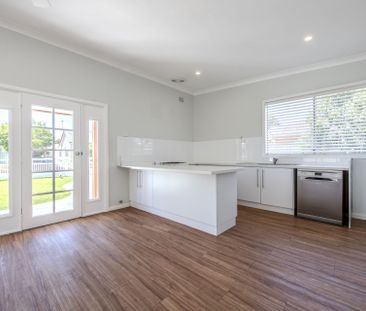 Low‑Maintenance Three Bedroom Home in a Convenient Location - Photo 6