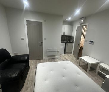 Bedsit, Maudslay Road, CV5 - Photo 1