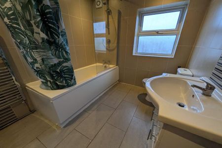 3 bedroom terraced house to rent - Photo 2