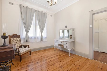 2 Merrenburn Avenue, Naremburn NSW 2065 - House For Rent | Domain - Photo 5