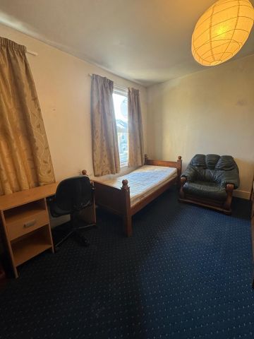 4 Bed Terraced House, Adelaide Road, E10 - Photo 3