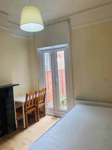 Room in a Shared House, Warham Road, N4 - Photo 2