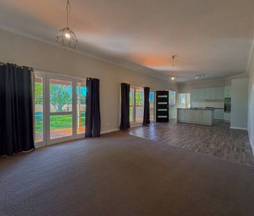 Peaceful & Private 4 bedroom home - Photo 3