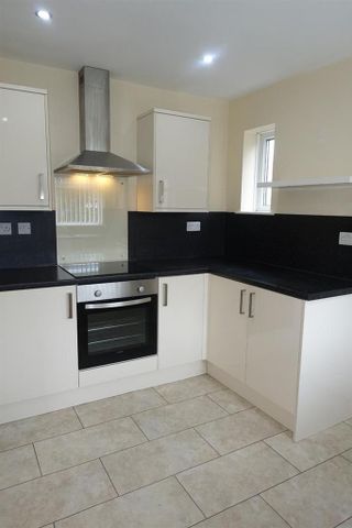2 bedroom semi-detached house to rent - Photo 5