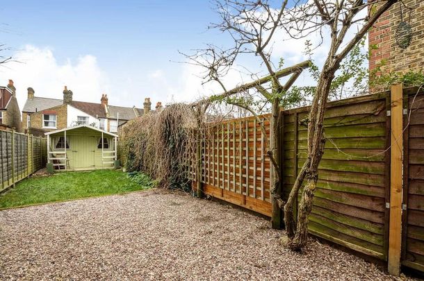 3 bedroom flat to rent - Photo 1