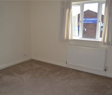 Spacious light and airy 2 bedroom split level maisonette in a centr... - Photo 4