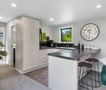 Modern Lifestyle Living – Peaceful, Private & Minutes from Albany - Photo 3