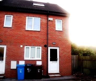 Fabulous new 3 storey town house, 4 double bedrooms - Photo 4