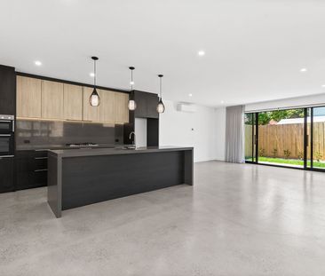 Exceptional 4 Bedroom Family Home in a Court - Photo 6
