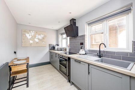 2 bedroom maisonette to rent - Photo 2