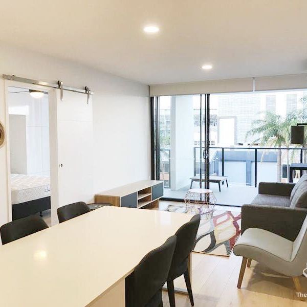 Stunning 2 Bedroom, Partially Furnished - Photo 1