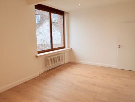 Ruim appartement met 2 slaapkamers aan de Markt in Lokeren! - Photo 3