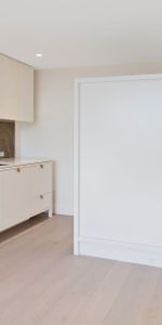 Immaculate, Sunlit One Bedroom Apartment - Photo 3