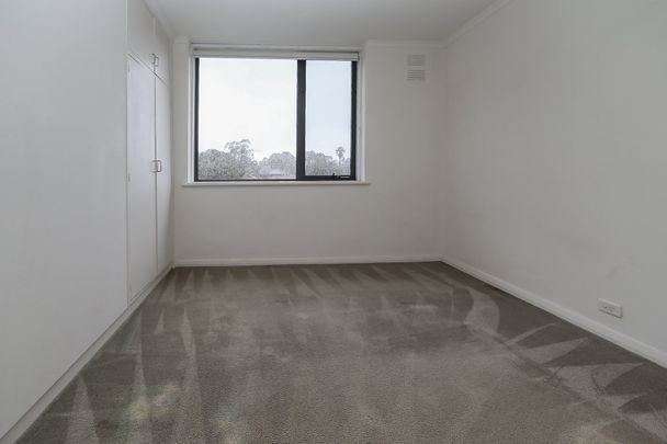 Spacious 2-bedroom Apartment opposite Morang Road Reserve - Photo 1