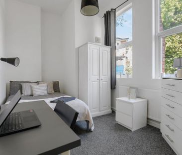 4 bedroom flat to rent - Photo 2