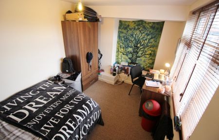 7 Bed - 69 Estcourt Avenue, Headingley, Leeds - LS6 3ET - Student - Photo 2