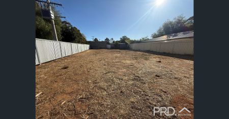 WALKING DISTANCE TO EVERYTHING!! - Photo 4