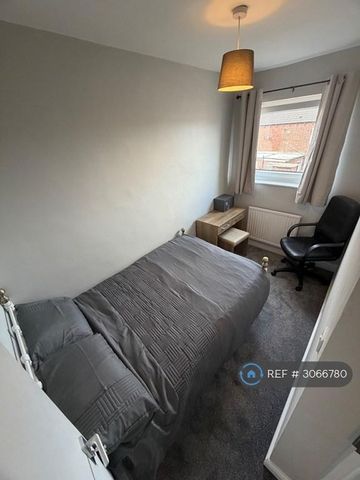 3 bedroom terraced house to rent - Photo 5
