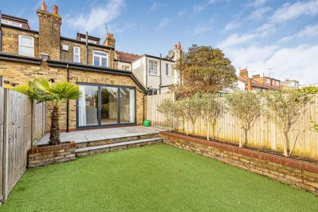 4 bedroom terraced house to rent - Photo 4