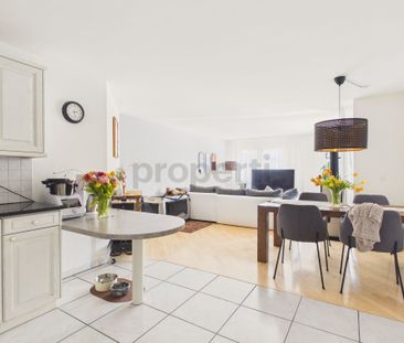 Spacious 4.5-room apartment with sunny balcony in Tuggen SZ - Photo 2