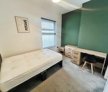 1 bedroom in a house share to rent - Photo 2