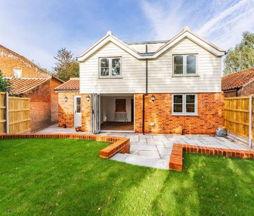 3 bedroom detached house to rent - Photo 3