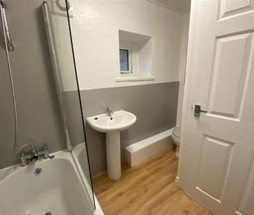 3 bedroom end of terrace house to rent - Photo 5