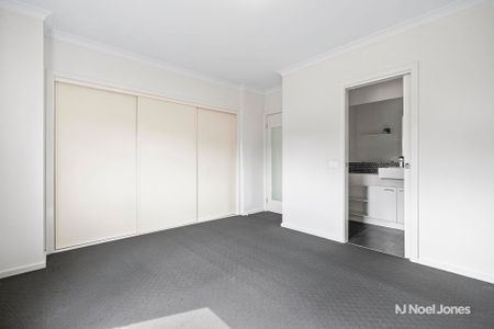4 Lithgow Way, MOOROOLBARK - Photo 4