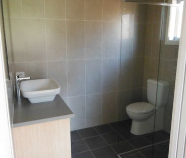 Four bedroom free standing duplex - Photo 4