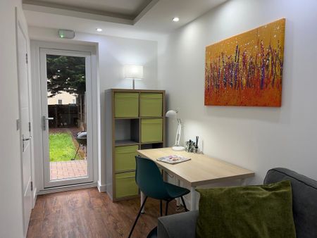 1 bedroom in a house share to rent - Photo 2