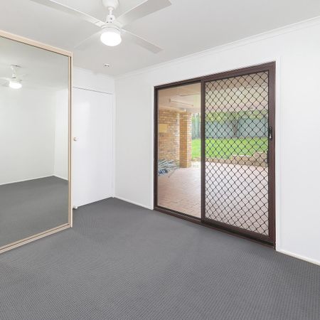 Great Family Home! Fresh Paint, Carpets and New Blinds! - Photo 2