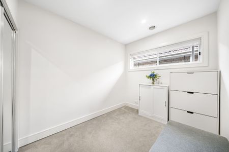 Stunning Spacious Family Home! - Photo 3