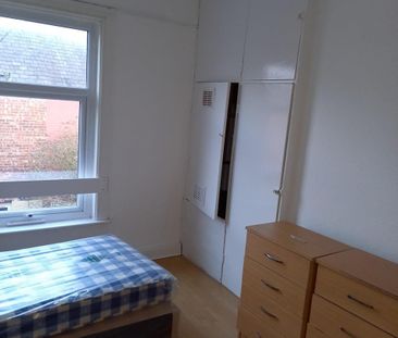 3 Bed Terraced House, Harrow Street, M8 - Photo 3