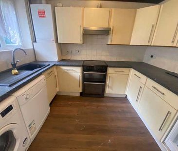 Vine Lane, Uxbridge, UB10 - Photo 4