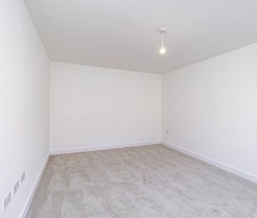 4 bedroom semi-detached house to rent - Photo 1
