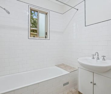 “Hills Retreat in Peaceful Longwood” - Photo 4