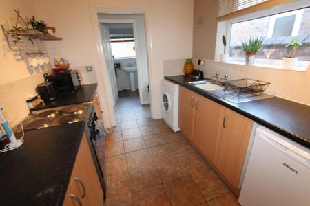 2 bedroom terraced house to rent - Photo 5
