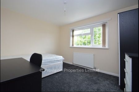 3 Bedroom Houses in Hyde Park - Photo 2