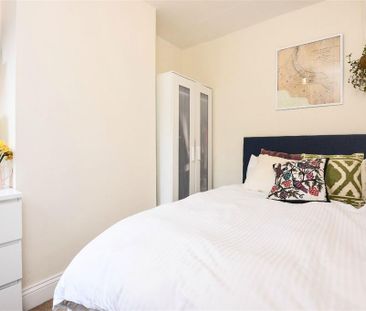 3 bedroom terraced house to rent - Photo 3