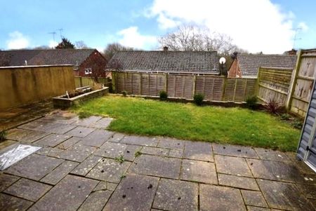 5 bedroom semi-detached house to rent - Photo 2