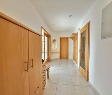 "Sehr gepflegte Erdgeschosswohnung mit Terrasse, Einbauküche & Gara... - Foto 1