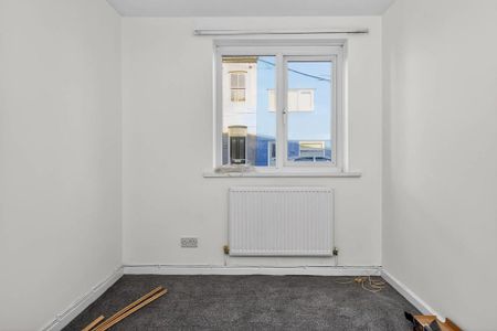 2 bedroom ground floor flat to rent - Photo 3