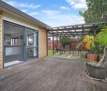 Spacious, Modern Living with Fantastic Outdoor Entertaining - Photo 6