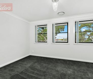 Quality Four Bedroom Duplex - Pet Friendly - Photo 4