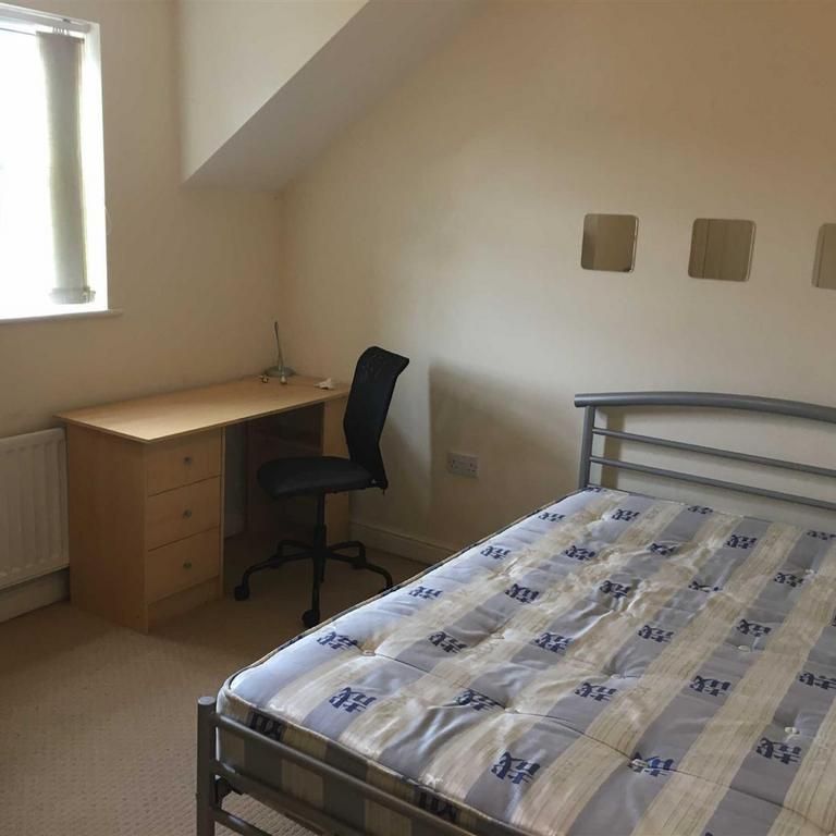 4 bedroom private hall to rent - Photo 1