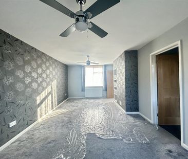 3 Bedroom House - Mid Terrace To Let - Photo 4