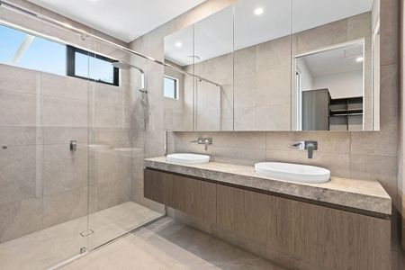 Brand New 4 Bedroom Townhouse! - Photo 5