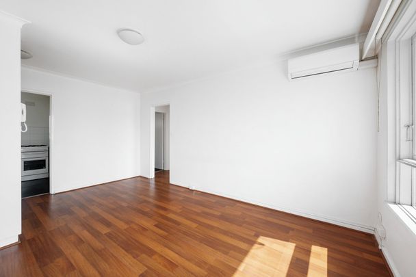 Sunny St Kilda East 2 Bedroom Abode - Photo 1