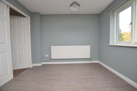 3 Bedroom Mews/Town House - Photo 2